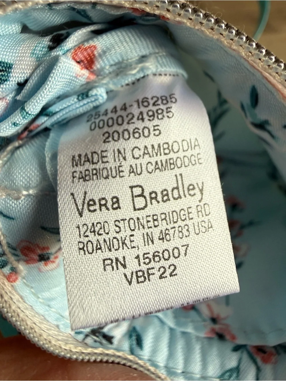 Vera Bradley Performance Twill Zip ID - Picture 12 of 13